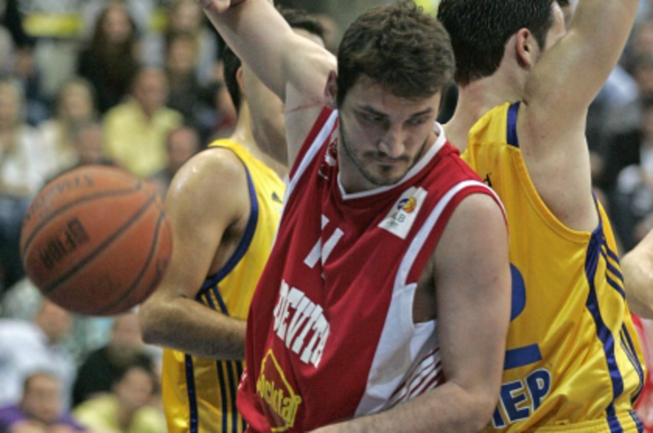 \'09.04.2011., KC Drazen Petrovic, Zagreb - Kosarkaska utakmica 5. kola Lige za prvaka izmedju KK Zagreb CO i KK Cedevita. vedran Vukusic.  Photo: Martina Popovcic/PIXSELL\'