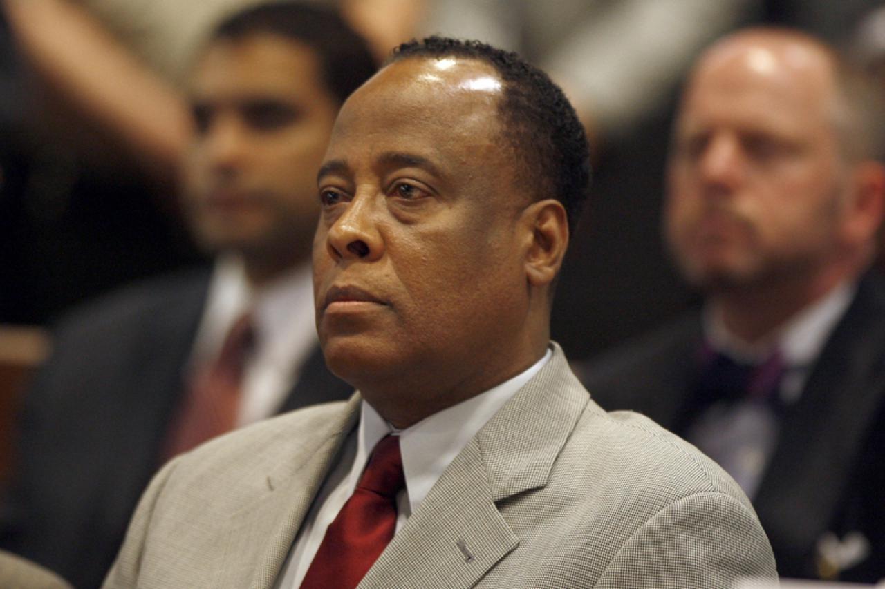 'Dr. Conrad Murray is arraigned in the Los Angeles County Superior Airport Courthouse on charges of involuntary manslaughter in the death of Michael Jackson February 8, 2010.    AFP PHOTO/POOL/Mark BO