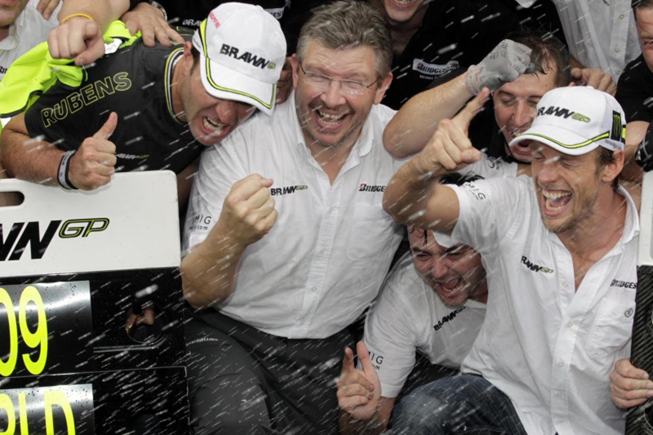 'Brawn GP Formula One driver Jenson Button (R) of Britain celebrates with Brawn GP Formula One team principal Ross Brawn (C) and team mate Rubens Barrichello (L) of Brazil after becoming the 2009 Form