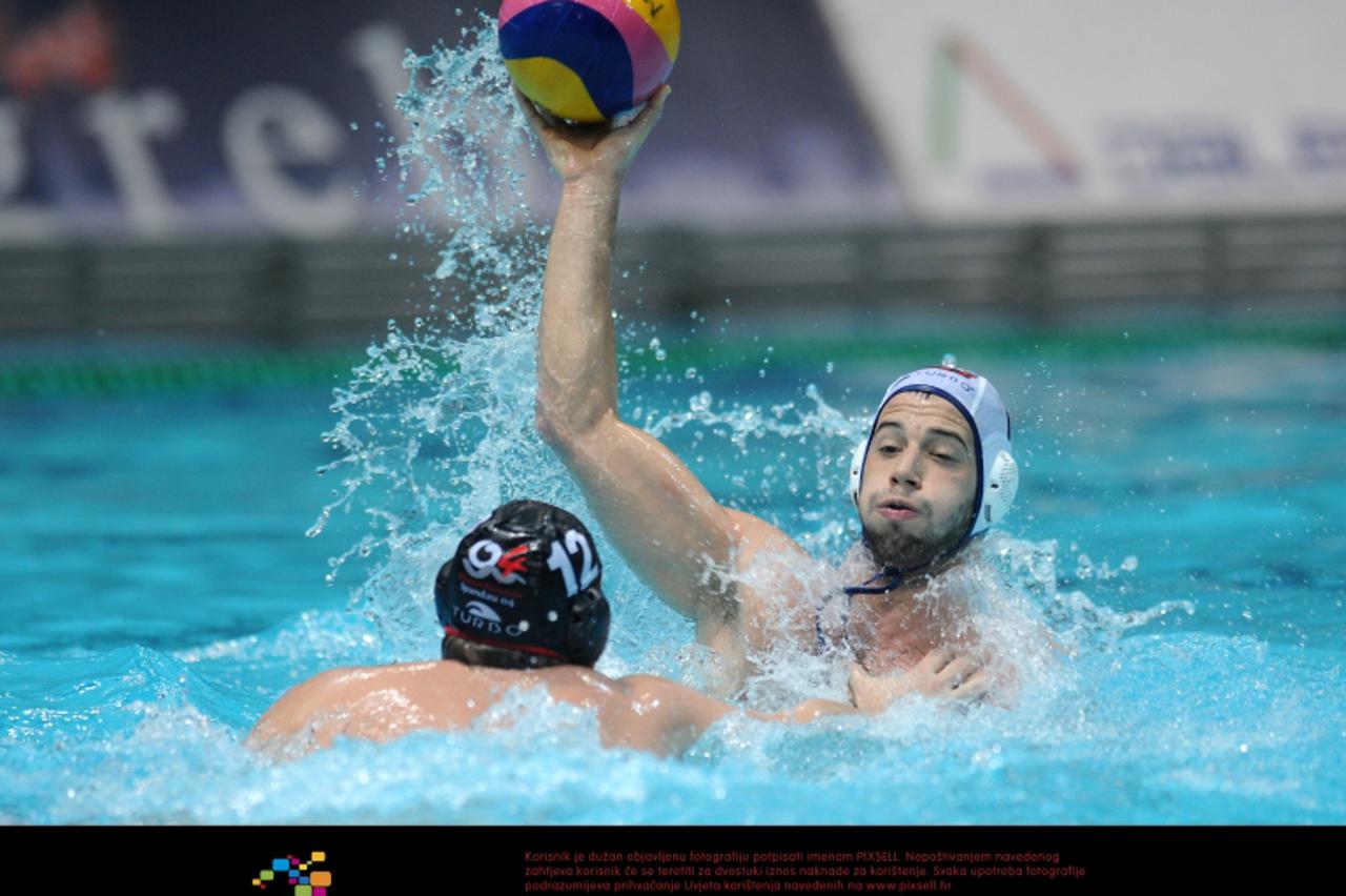 '26.11.2011., Mladost, Zagreb - Vaterpolo utakmica 3. kola Eurolige, HAVK Mladost - Spandau 04. Vanja Udovicic i Marko Stamm. Photo: Daniel Kasap/PIXSELL'