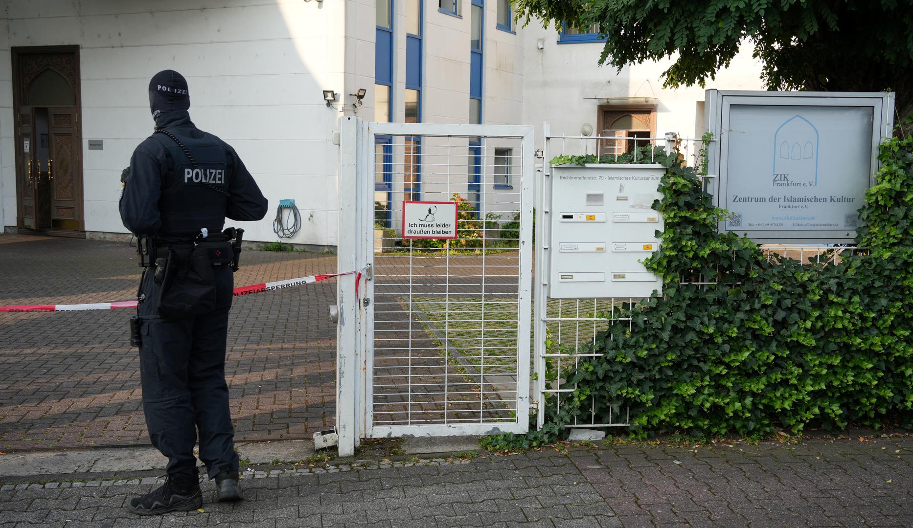 Police secures the area at the "Zentrum der islamischen Kultur Frankfurt e.V." after Germany's interior ministry has banned the Islamic Centre Hamburg (IZH) association and its subsidiary organizations, saying it pursues radical Islamist goals in Frankfurt, Germany, July 24, 2024.    REUTERS/Maximilian Schwarz Photo: MAXIMILIAN SCHWARZ/REUTERS