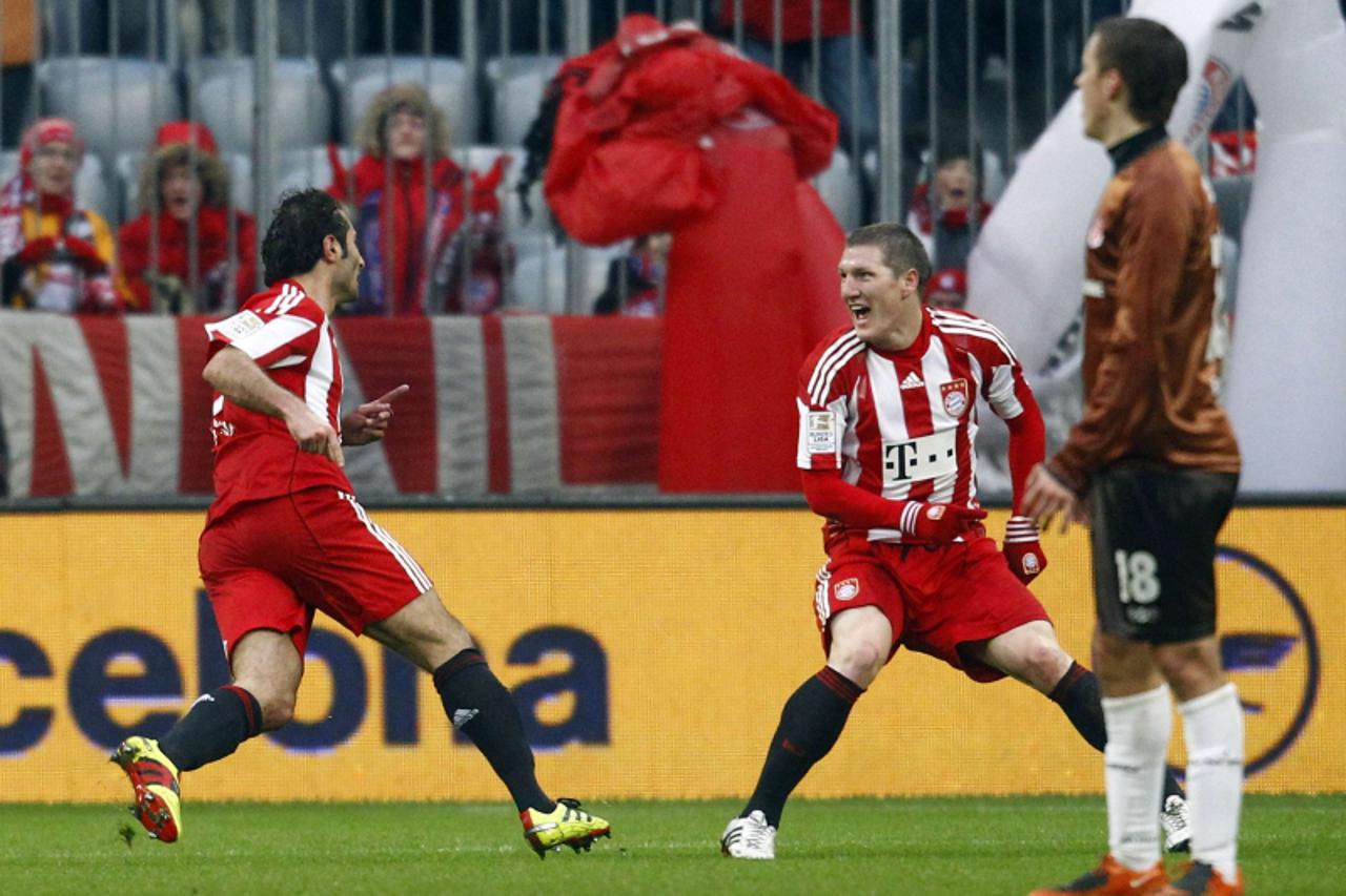 \'Hamit Altintop (L) and Bastian Schweinsteiger of Bayern Munich celebrate a goal against FC St Pauli during their German Bundesliga first division soccer match in Munich December 11, 2010. REUTERS/Mi