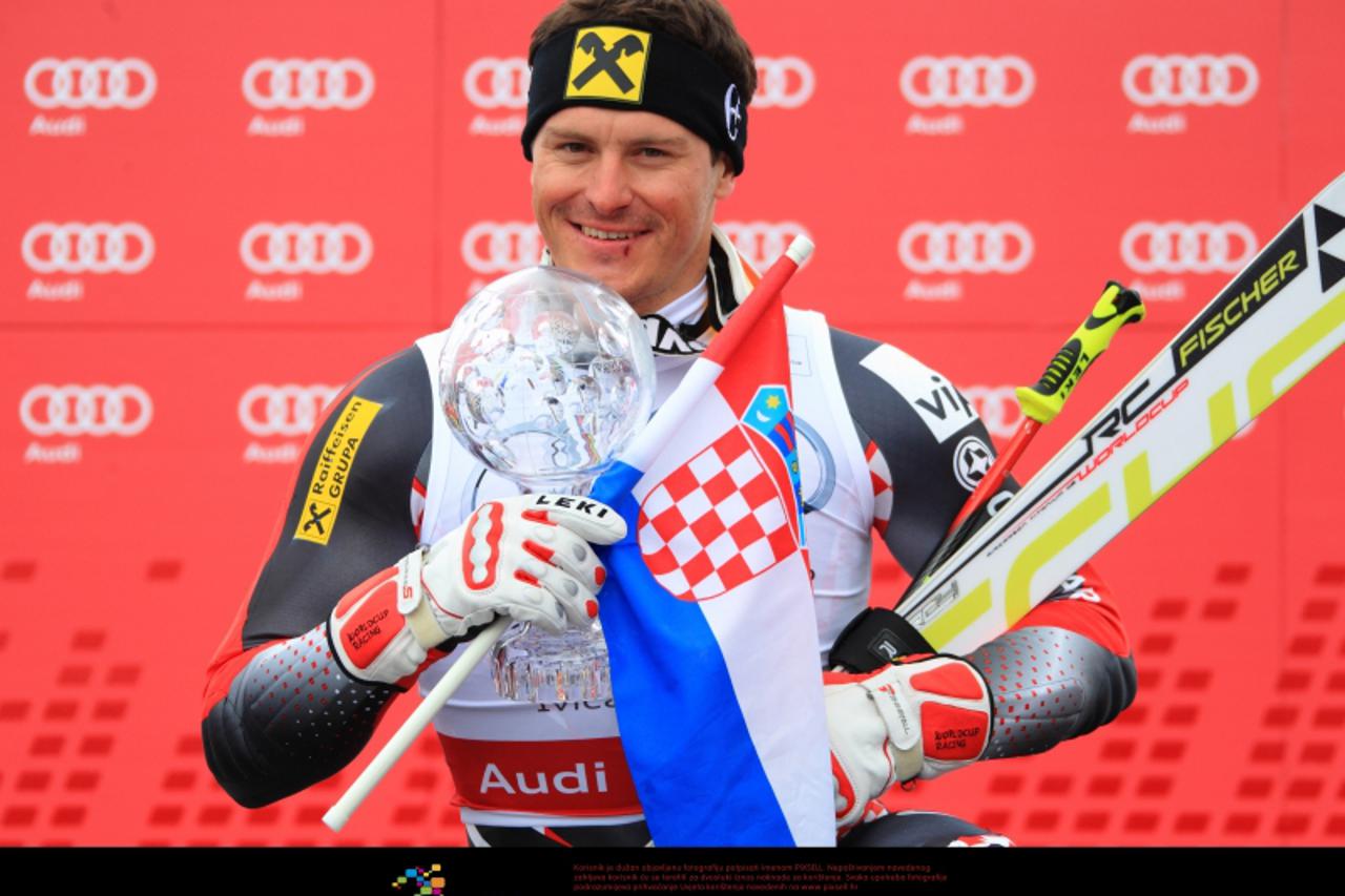 '18.03.2011.,Lenzerheide , Svicarska - Zavrsnica Svjetskog skijaskog kupa. Ivica Kostelic  prima Mali kristalni globus, za super kombinaciju. Photo: Zeljko Lukunic/PIXSELL'