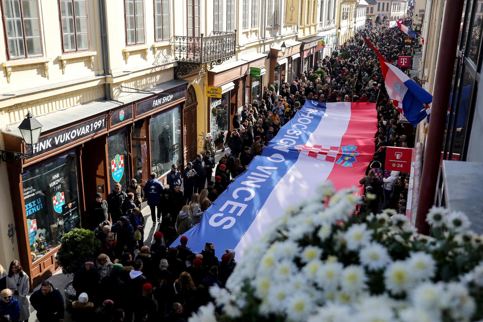 18.11.2023. Vukovar - Pod geslom "Vukovar - moj izbor i u dobru i u zlu" u Vukovaru se obiljezava 32. godisnjica vukovarske tragedije i stradanja u Domovinskom ratu. Kolona sjecanja koju predvode hrvatski branitelji Vukovara zajedno s clanovima obitelji poginulih, nestalih, ubijenih, nasilno odvedenih i umrlih hrvatskih branitelja Vukovara na celu s pripadnicima Hrvatskih obrambenih snaga koji su branili Vukovar. Photo: Emica Elvedji/PIXSELL