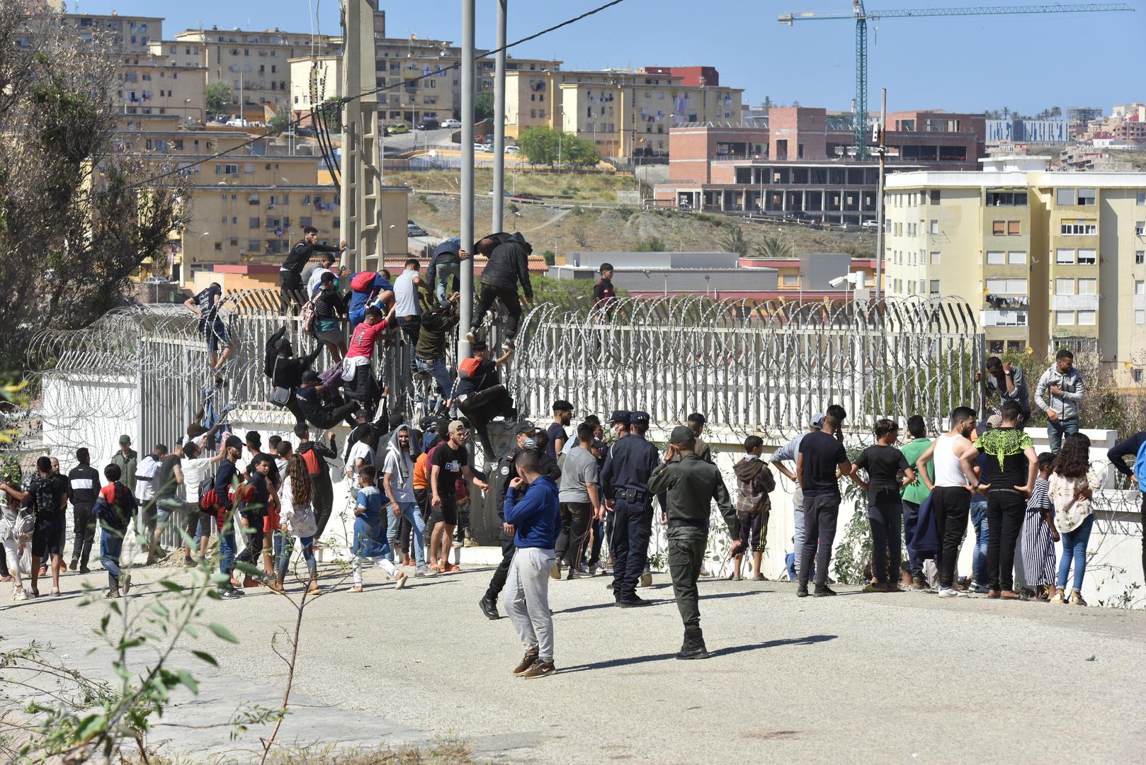 MOROCCO-FNIDEQ-SPAIN-IMMIGRANTS                                                                                                                                          (210519) -- FNIDEQ, May 19, 2021 (Xinhua) -- Immigrants climb over the border fence to enter the Spanish enclave of Ceuta, in Fnideq, Morocco, May 18, 2021. The Spanish enclave of Ceuta is having to deal with an influx of immigrants after an estimated 6,000 people have entered the territory from Morocco, according to the central government's delegation in the city. (Xinhua) Xinhua  Photo: XINHUA/PIXSELL