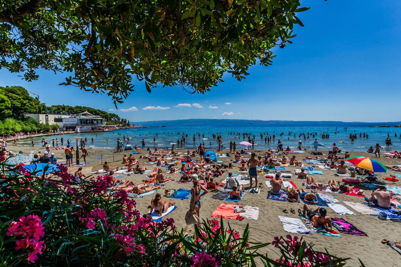 Split: Kupači na plaži Bačvice