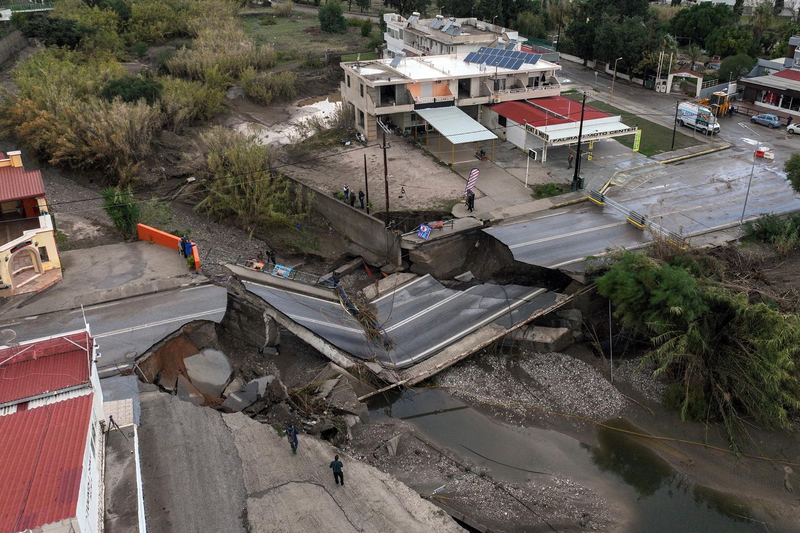 Civilna zaštita upozorila je stanovnike središnje Makedonije, Tesalije, Atike i šireg područja Atene na mogućnost obilnih kiša i jakih vjetrova. Lokalna vlast odlučila je privremeno zatvoriti škole i vrtiće dok se ne procijeni nastala šteta i ne donesu daljnje mjere.