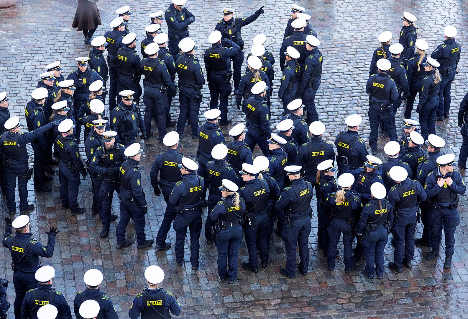 Police officers gather before the drive from Amalienborg Castle to Christiansborg Castle, on the day Denmark's Queen Margrethe abdicates after a reign of 52 years and her elder son, Crown Prince Frederik, ascends the throne as King Frederik X in Copenhagen, Denmark, January 14, 2024. Ritzau Scanpix/Claus Bech via REUTERS  ATTENTION EDITORS - THIS IMAGE WAS PROVIDED BY A THIRD PARTY. DENMARK OUT. NO COMMERCIAL OR EDITORIAL SALES IN DENMARK. Photo: Ritzau Scanpix Denmark/REUTERS