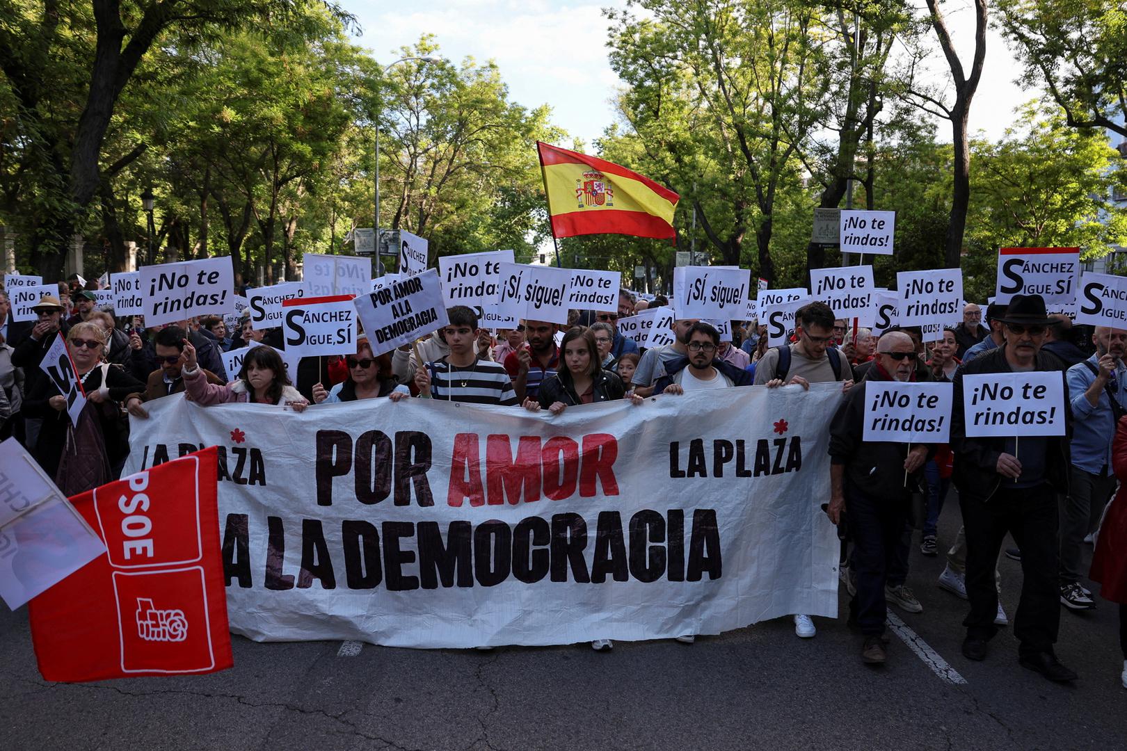 People march to show support for Spain's Prime Minister Pedro Sanchez, in Madrid, Spain, April 28, 2024. REUTERS/Violeta Santos Moura Photo: VIOLETA SANTOS MOURA/REUTERS