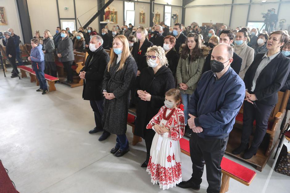 Zagreb: Božićnu misu u Čučerju predvodi Josip Bozanić 