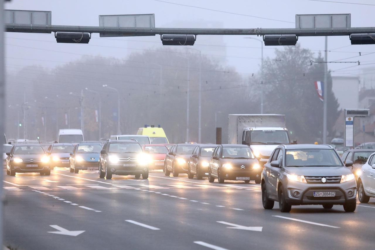 Magla i rosulja uz nisku temperaturu obilježili su jutro u Zagrebu