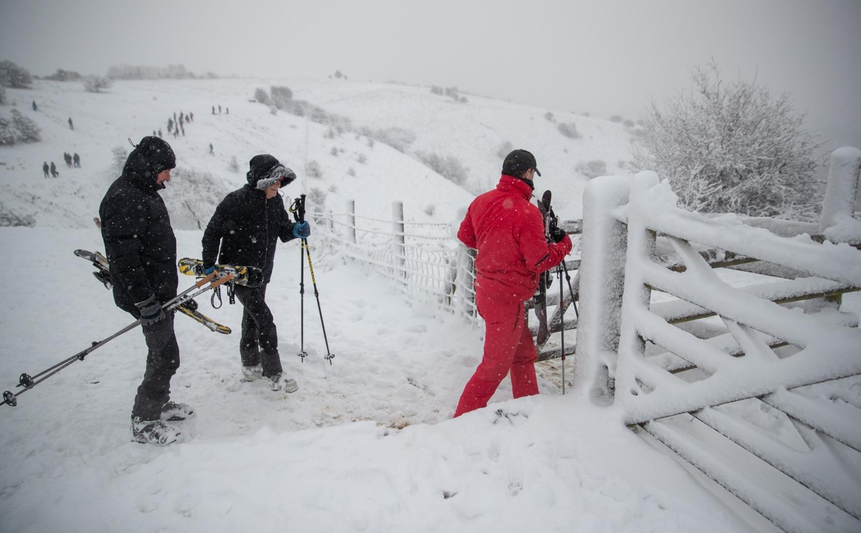 Winter weather Feb 7th 2021 Skiers make their way through the snow in Wye National Nature Reserve near Ashford in Kent, with heavy snow set to bring disruption to south-east England and East Anglia as bitterly cold winds grip much of the nation. Picture date: Sunday February 7, 2021. Andrew Matthews  Photo: PA Images/PIXSELL