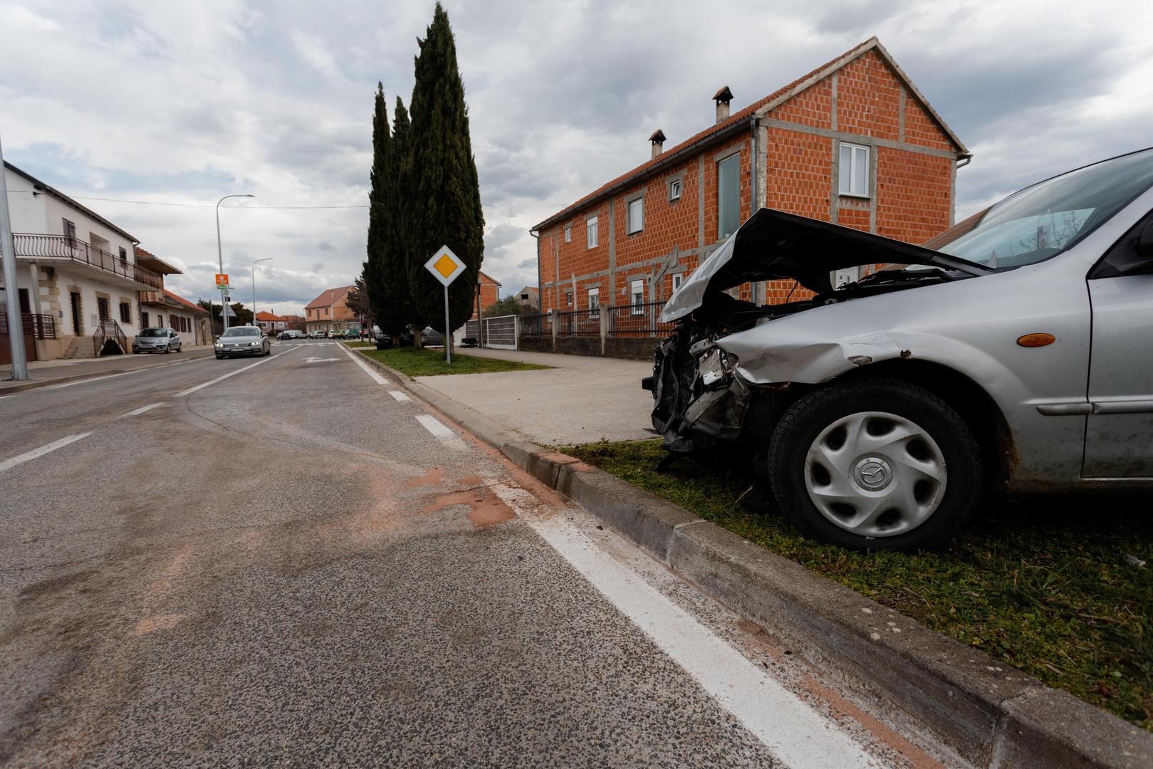 27.02.2022., Kistanje - Skupina mladica autom sletjela s ceste i isprevrtala se, dva poginula

 Photo: Sime Zelic/PIXSELL