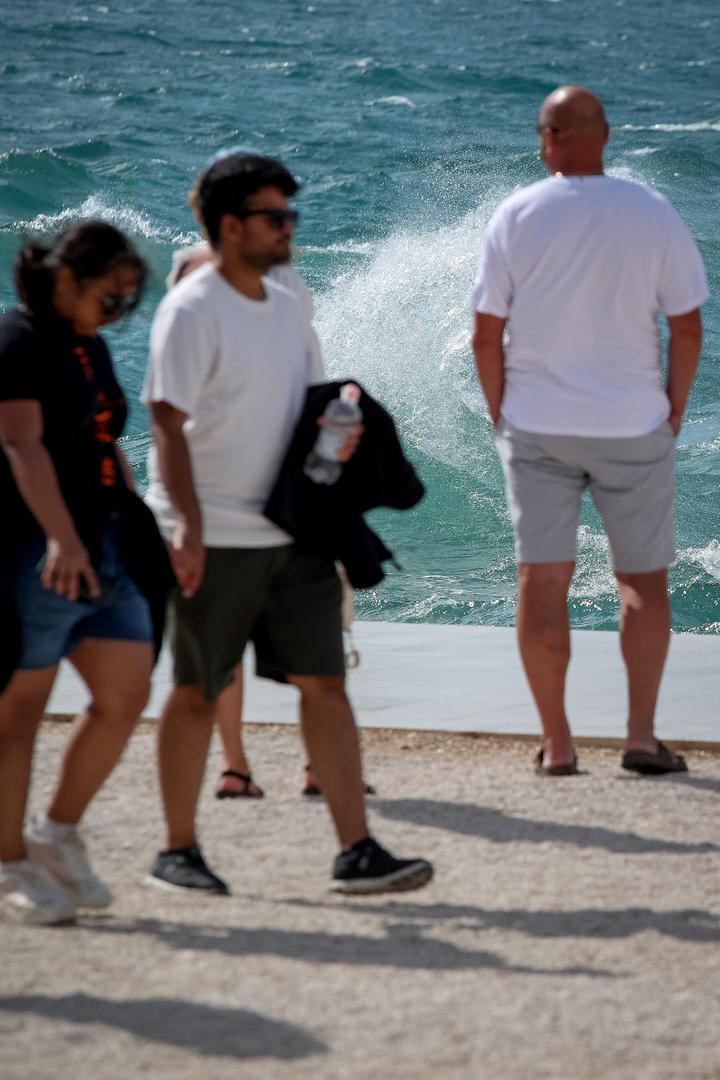 Najviša dnevna od 18 do 23, na Jadranu od 22 do 26 °C. 