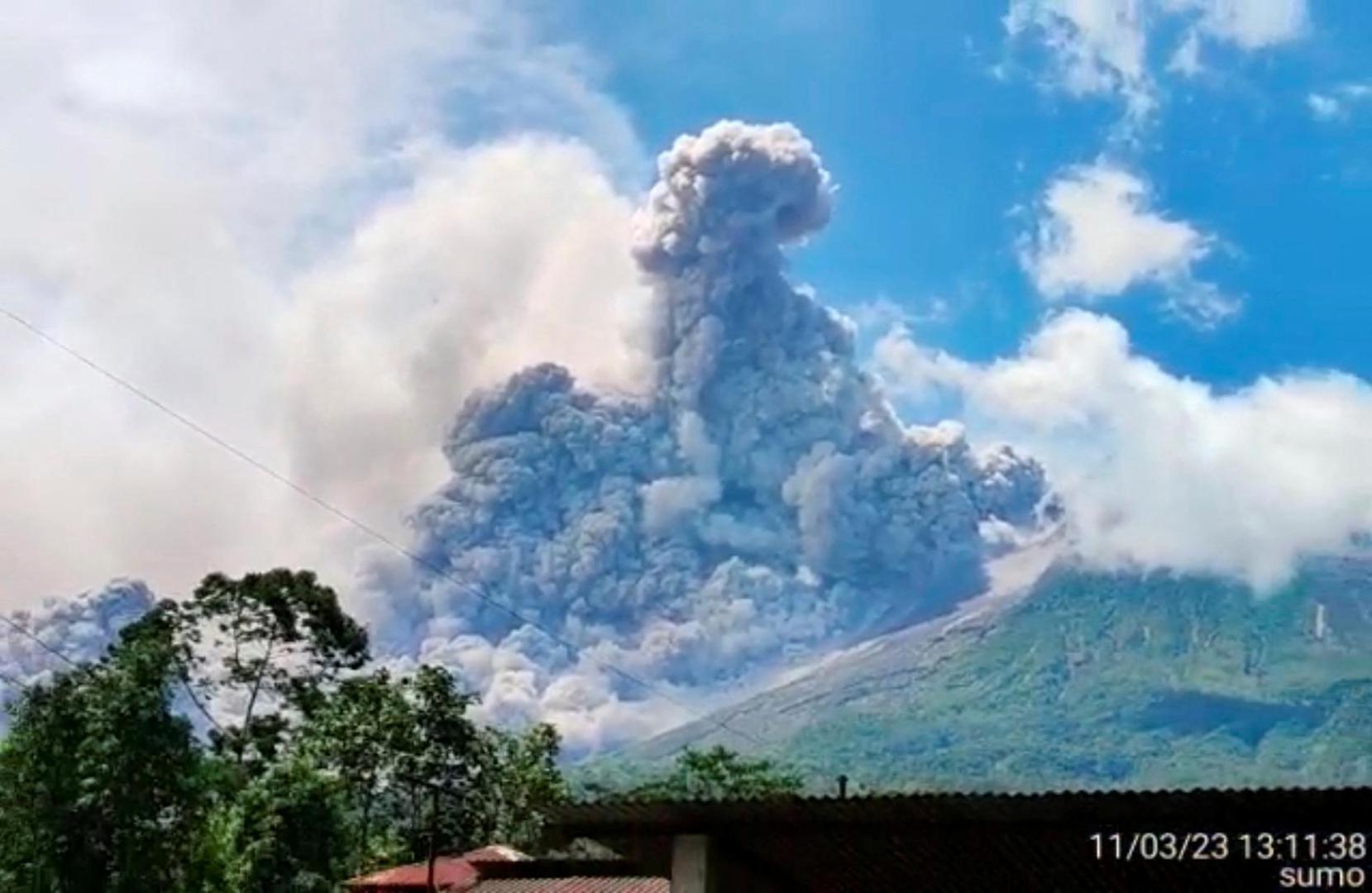 Mount Merapi volcano erupts, as seen from Cangkringan, Indonesia, March 11, 2023, in this still image obtained from a video. Sumo Sulis/Handout via REUTERS THIS IMAGE HAS BEEN SUPPLIED BY A THIRD PARTY. NO RESALES. NO ARCHIVES. MANDATORY CREDIT Photo: SUMO SULIS/REUTERS