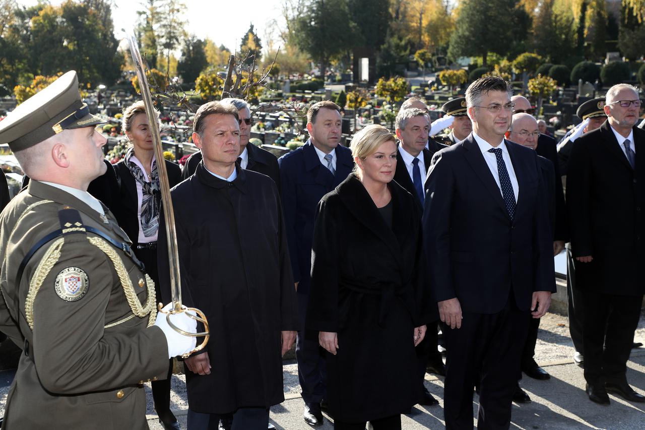 Državni vrh položio vijence na Mirogoju