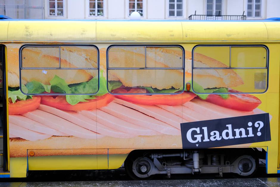 Oslikani tramvaji u Zagrebu