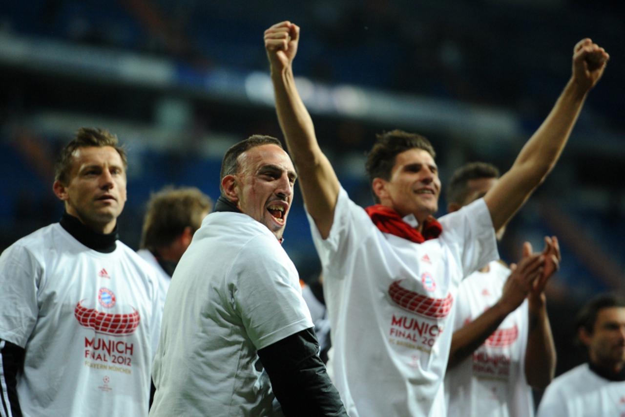 '(L-R) Bayern Munich\'s Croatian striker Ivica Olic, Bayern Munich\'s French midfielder Franck Ribery and Bayern Munich\'s striker Mario Gomez celebrate after Bayern Munich won the UEFA Champions Leag