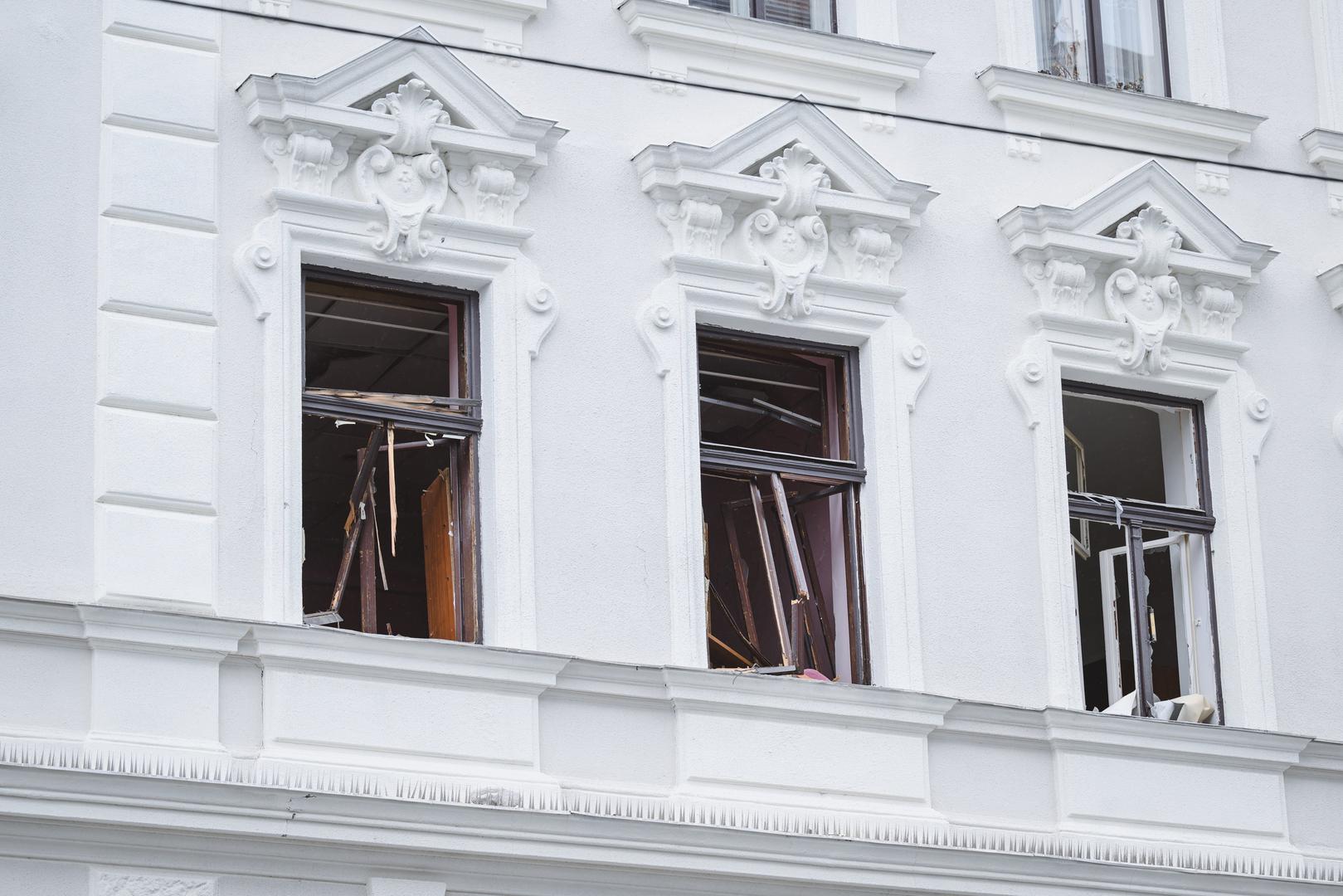 07.08.2023, Wien AUT, Explosion in Wohnung in 1140 Wien, im Bild die Zerstörte Wohnung mit kaputten Fenstern // the Destroyed apartment with broken windows during the Explosion in apartment in 1140 Vienna. Austria on 2023/08/07. EXPA Pictures © 2023, PhotoCredit: EXPA/ Max Slovencik Photo: EXPA/ Max Slovencik/EXPA