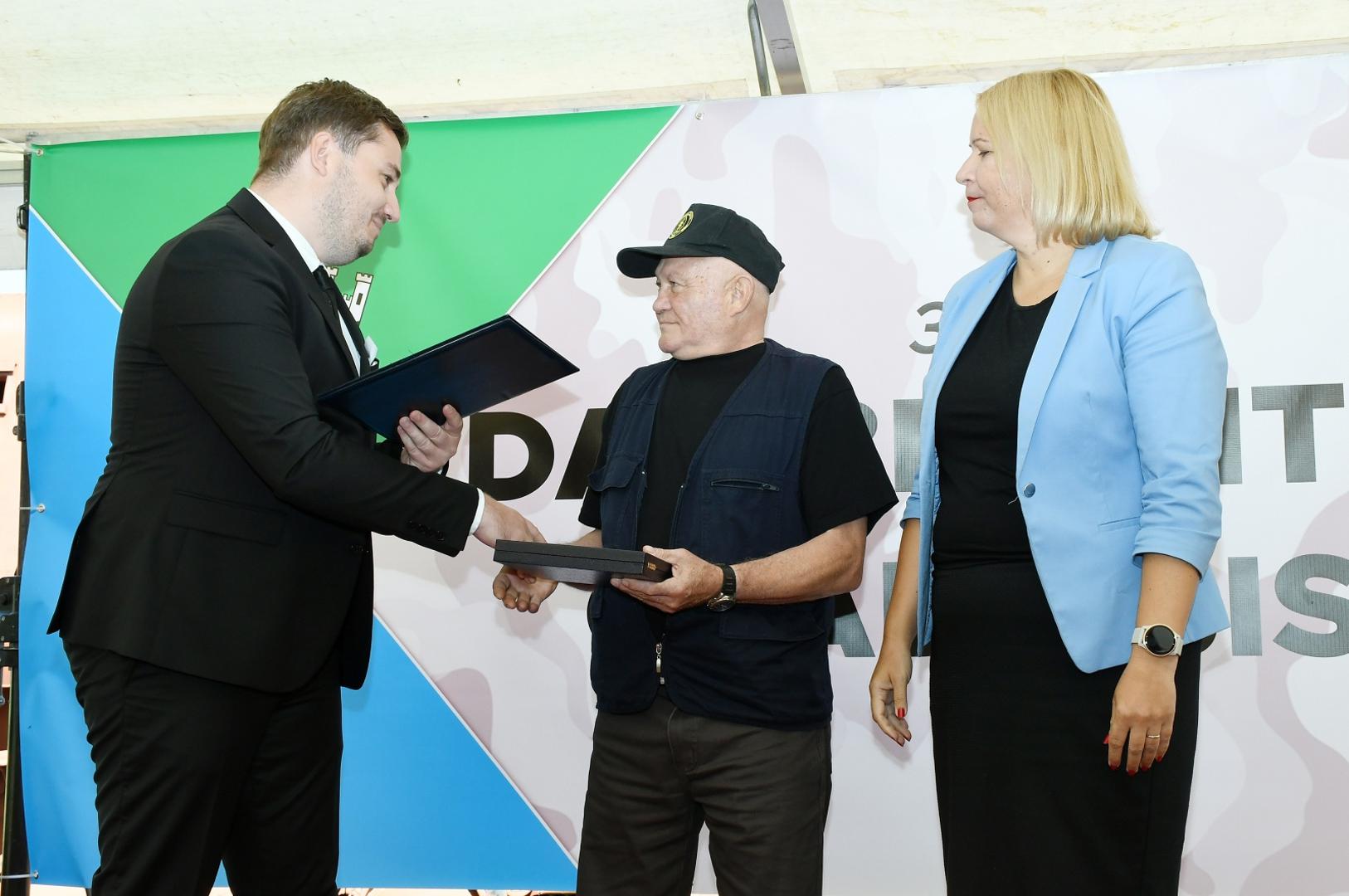 03.09.2021., Sisak - Povodom Dana branitelja grada Siska u bivsoj vojarni Barutana odrzana je svecana akademija i dodijela Plaketa Marijan Celjak - junak obrane grada Siska u Domovinskom ratu te je otvorena izlozba fotografija Mladena Knezevica-Gipsa.
Photo: Nikola Cutuk/PIXSELL