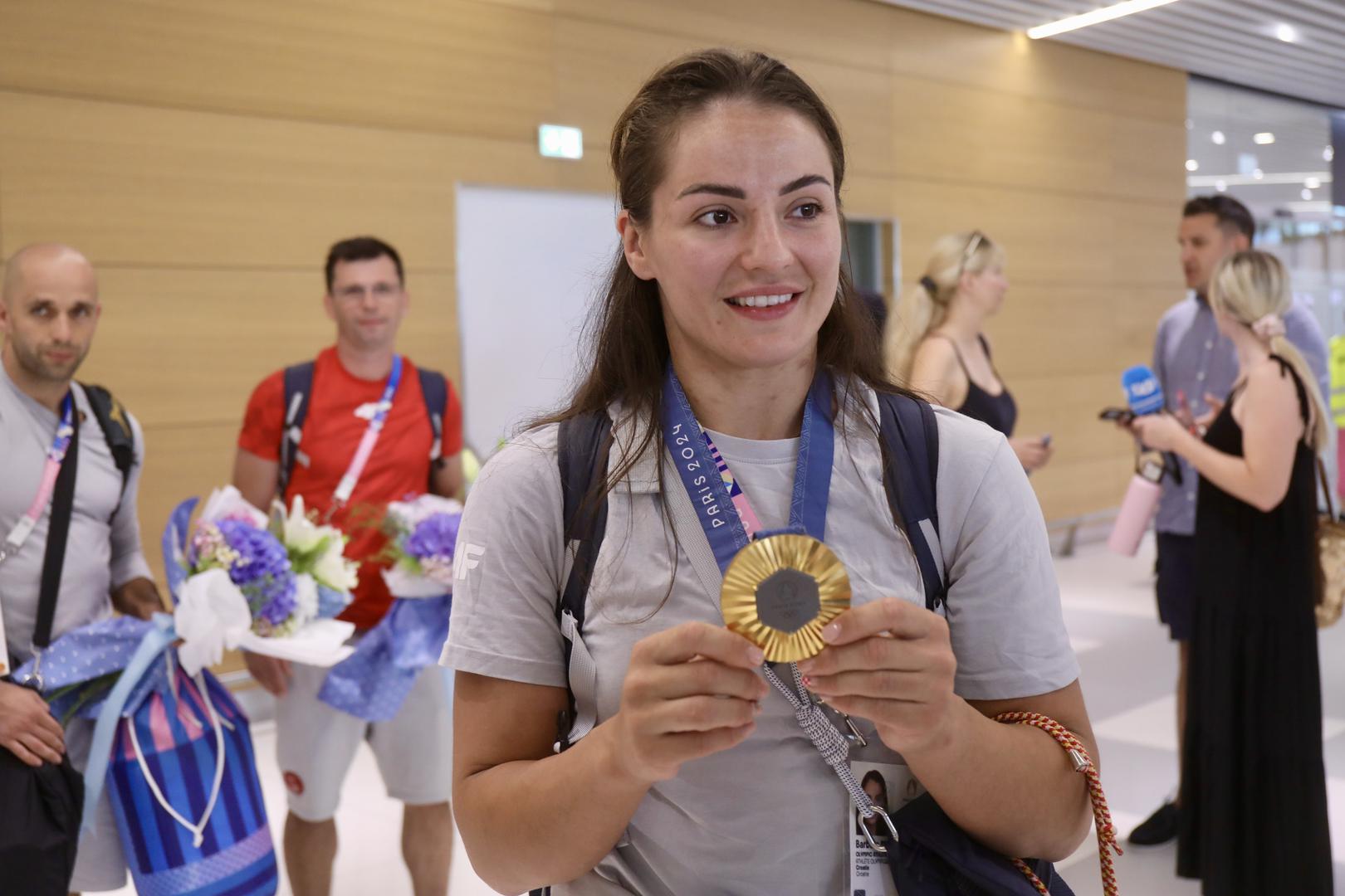 - Čestitam Barbari i njezinoj obitelji. Ona je moja studentica, posebno sam ponosan na nju jer je prvenstveno svojim radom zaslužila ovaj uspjeh. Ponosni smo i jako sretni. Grad Split će i dalje ulagati u infrastrukturu. Ovo će nam biti poticaj da ulažemo još više sredstava - rekao je gradonačelnik Puljak