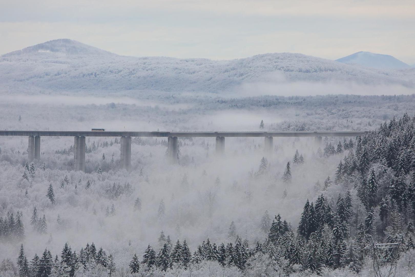 11.12.2022., Vrbovsko - Na podrucju Gorskog kotara tijekom noci palo je nekoliko centimetara novog snijega. Prometnice na podrucju Vrbovskog su ociscene i prometuje se bez poteskoca. Photo: Kristina Stedul Fabac/PIXSELL