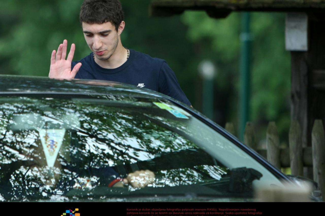 '29.05.2012., Bad Tatzmannsdorf, Austrija - Sime Vrsaljko odlazi sa konferencije za medije na kojoj je govorio kao jedan od otpisanih igraca za Europsko nogometno prvenstvo. Photo: Sanjin Strukic/PIXS