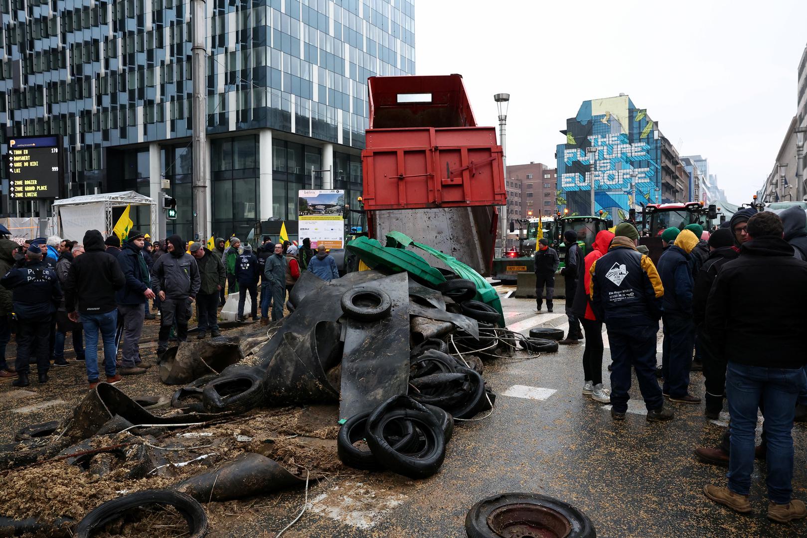 People gather during a protest of European farmers over price pressures, taxes and green regulation, on the day of an EU Agriculture Ministers meeting in Brussels, Belgium February 26, 2024. REUTERS/Yves Herman Photo: YVES HERMAN/REUTERS