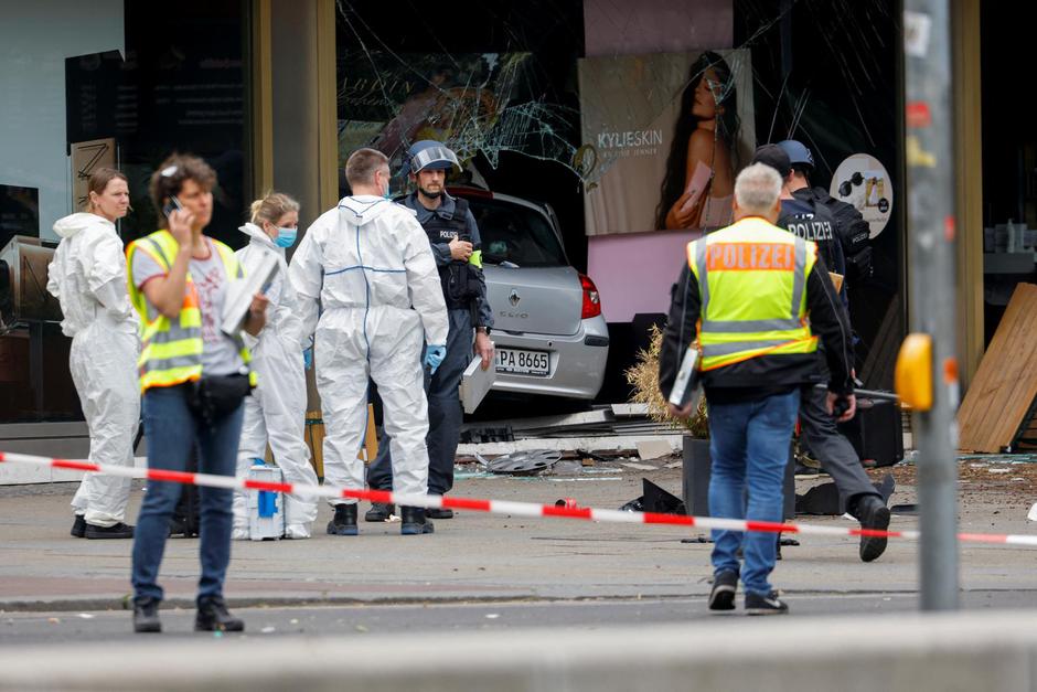 Car crashes into a group of people in Berlin