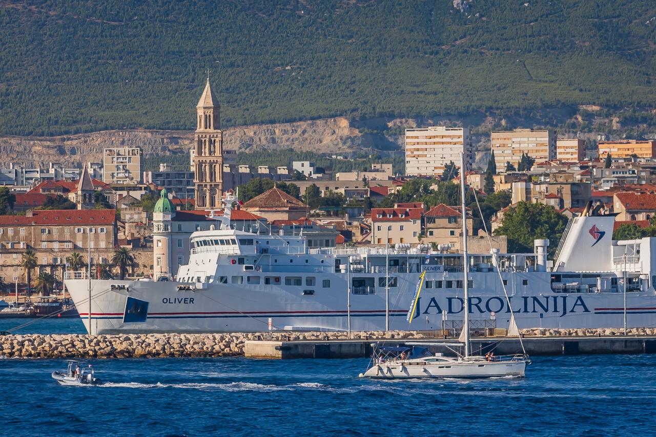 Split: Trajekt Oliver privezan u splitskoj luci