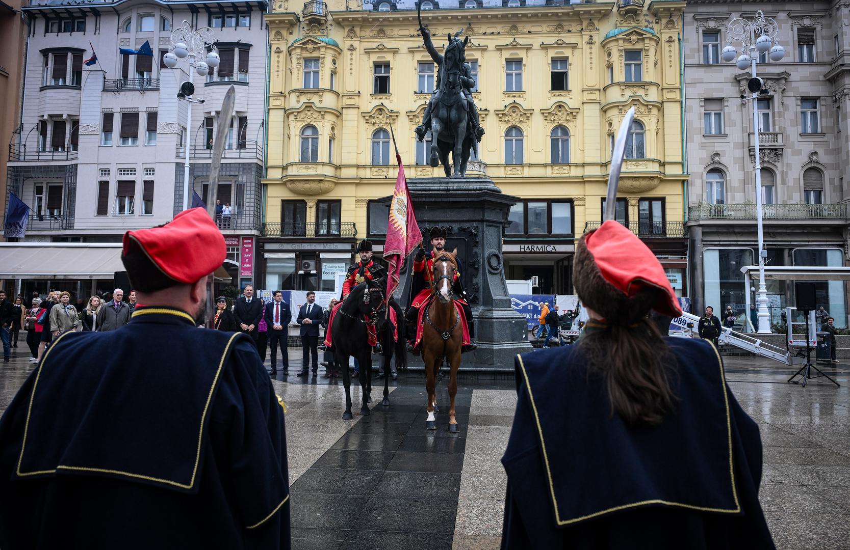  Nakon vezanja kravate na Trgu, tijekom dana održat će se vezanje kravate na 40-ak ostalih spomenika povijesnim velikana u Zagrebu