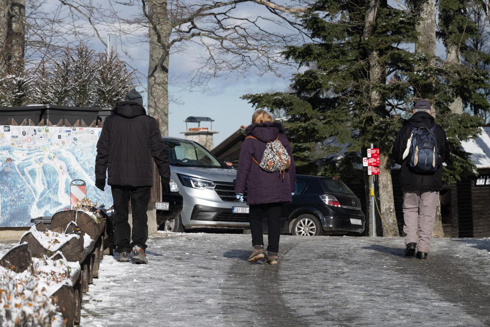 Sa zapada bi, prema kraju dana, trebalo nastupiti jače naoblačenje i kiša, a u gorskoj Hrvatskoj i susnježica te snijeg.