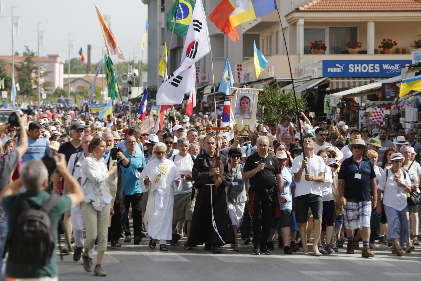 24.06.2021., Medjugorje, Bosna i Hercegovina - Uoci 40. obljetnice Gospinih ukazanja odrzana tradicionalna Hodnja mira od Humca u Ljubuskom do Medjugorja u kojoj su sudjelovali brojni hodocasnici iz cijelog svijeta.
Photo: Denis Kapetanovic /PIXSELL