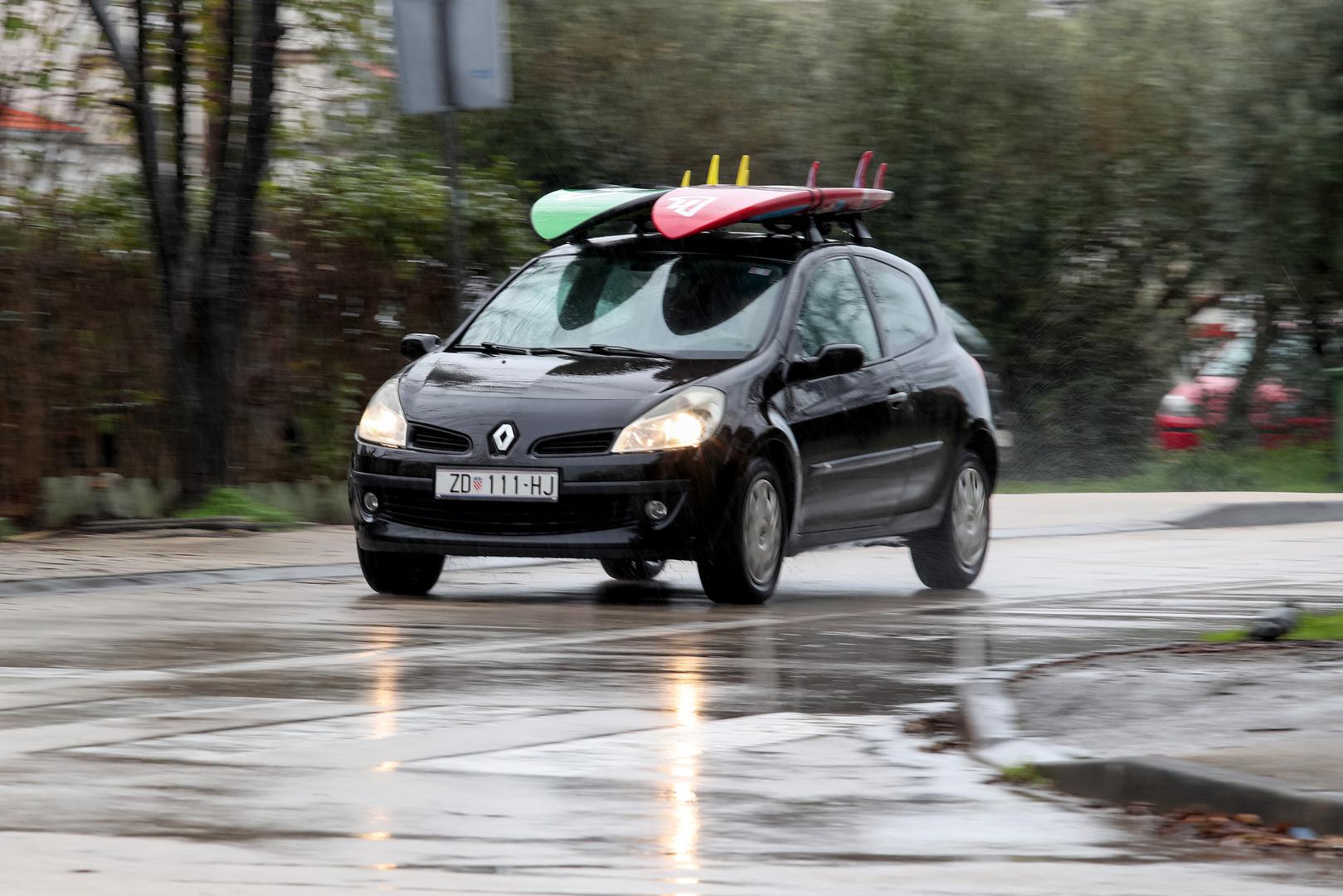 11.03.2024., Zadar - U Zadru je palo 164 litre kise po cetvronom metru u zadnja 24 sata. To predstavlja rekordnu kolicinu na toj mjernoj postaji u ozujku otkad postoje mjerenja. Do sad je evidentirana 21 tehnicka intervencija, u tijeku ih je 12, a nove dojave gradjana neprestano stizu. Photo: Sime Zelic/PIXSELL