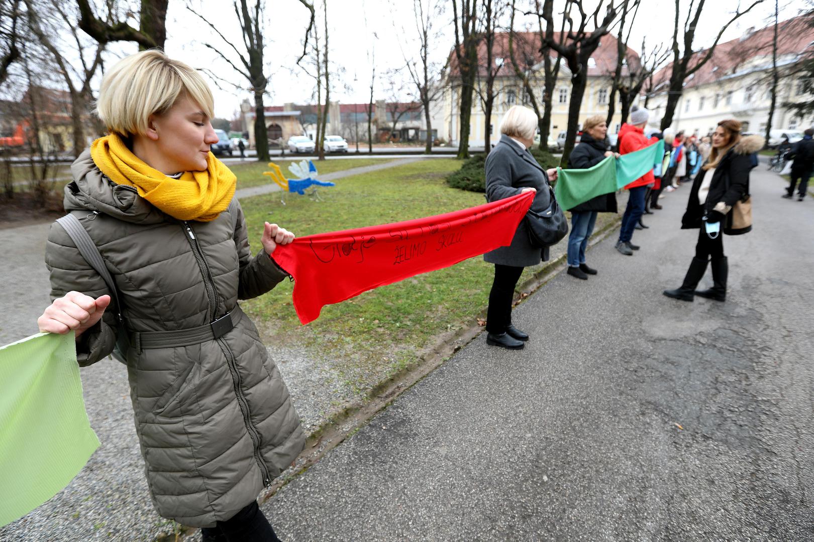 - Situacija koja je nastala potresom sigurno je jako puno ljudi ostavila u teškom položaju, normalno da je dio ljudi nezadovoljan i izražava svoje mišljenje prosvjedom - rekao je Plenković. 