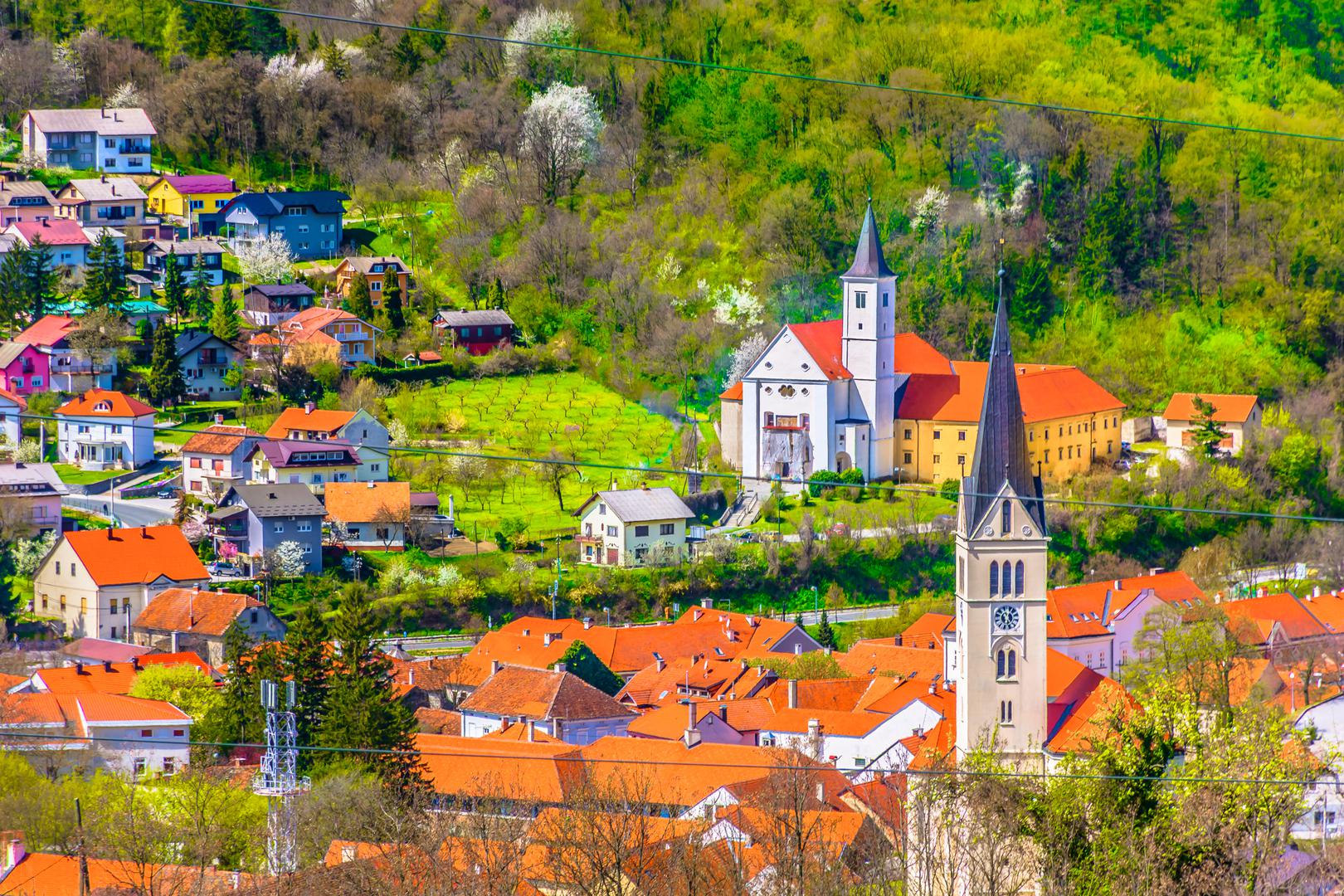 Zagorje ima prekrasnu prirodu, ali i bogatu kulturno-povijesnu baštinu koja se može
vidjeti i u našim pričama, običajima i tradicionalnoj kuhinji, a sve je više i mogućnosti za
sportske aktivnosti, opisuje Martin svoj kraj
