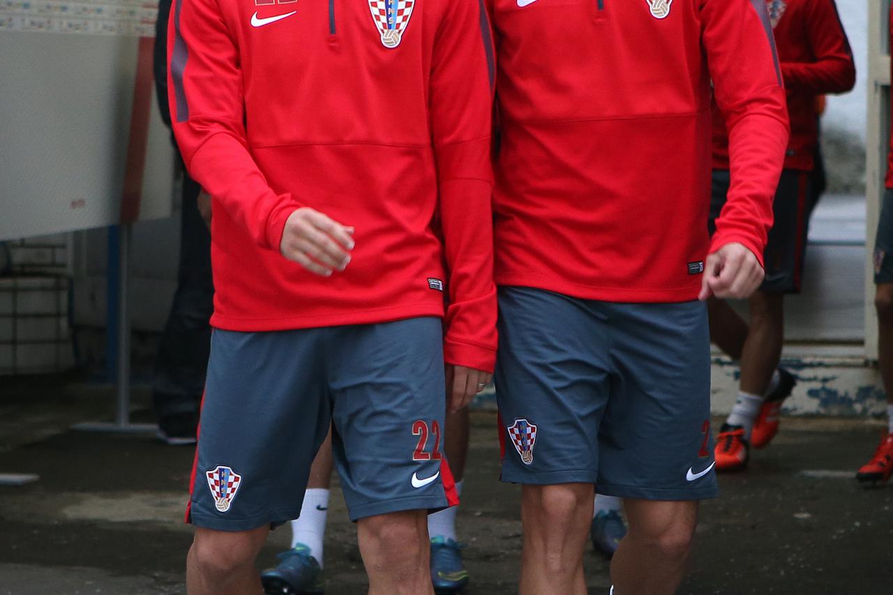 07.10.2015., Zagreb - Na stadionu NK Zagreb u Kranjcevicevoj ulici hrvatska nogometna reprezentacija odradila trening pod budnim okom novog trenera reprezentacije Ante Cacica. Josip Pivaric, Sime Vrsaljko.  Photo: Robert Anic/PIXSELL