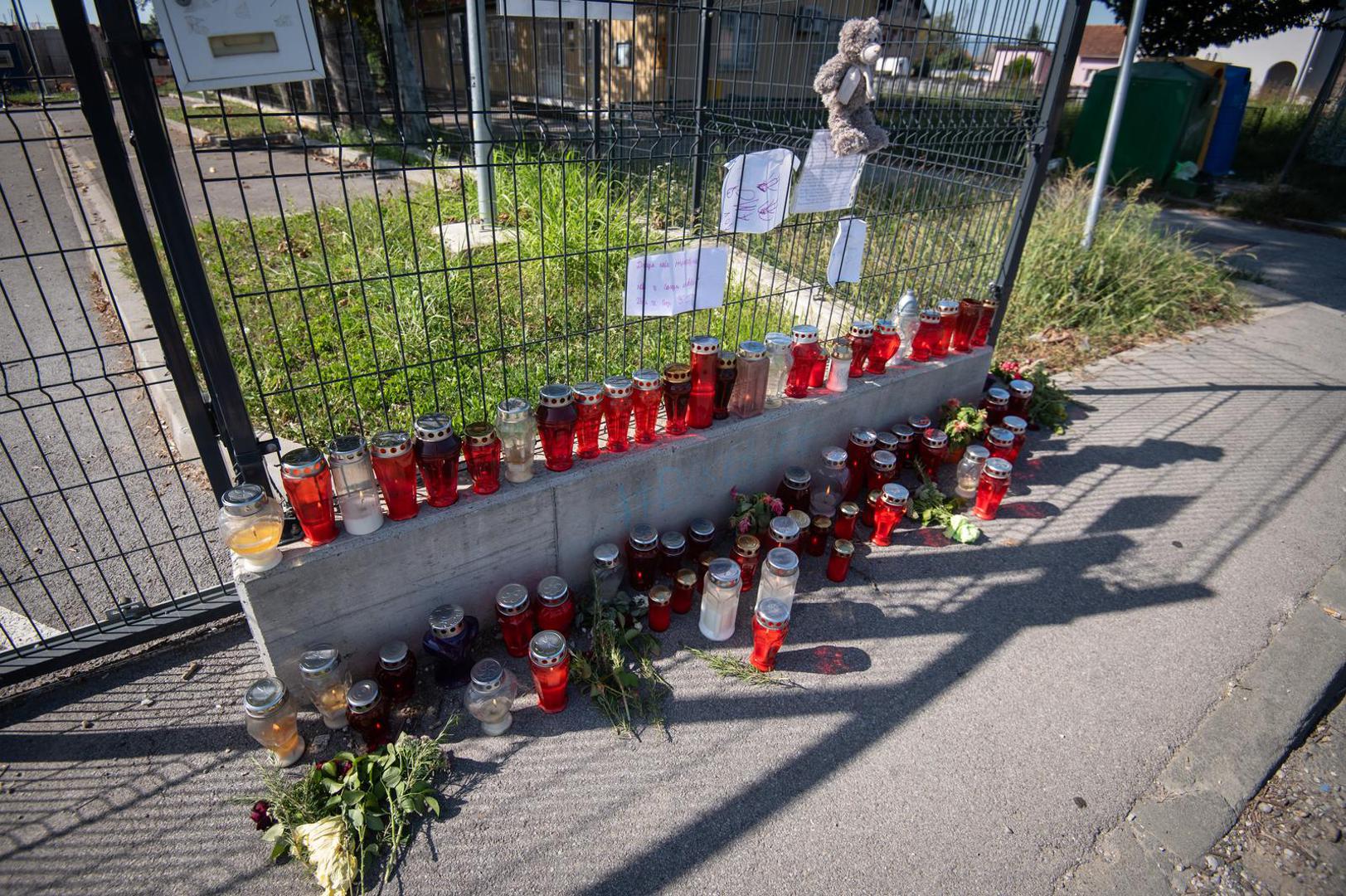 10.09.2023., Zagreb - Gradjani ostavljaju lampione na mjestu gdje je u petak kamion pregazio djevojcicu na Zitnjaku. Photo: Neva Zganec/PIXSELL