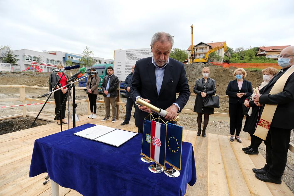 Zagreb: Gradonačelnik sa suradnicima položio kamen temeljac za gradnju Doma za starije Markuševec