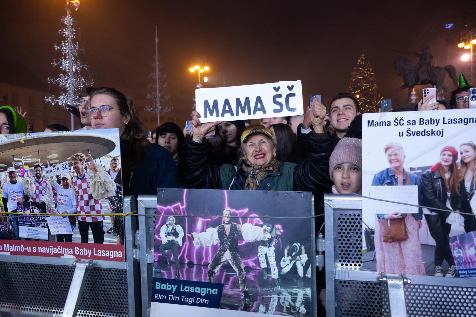 Trgove i ulice okićenog Zagreba ispunile su kućice s hranom i pićem, a posjetitelji su Novu godinu dočekali i klizanjem u Ledenom parku.