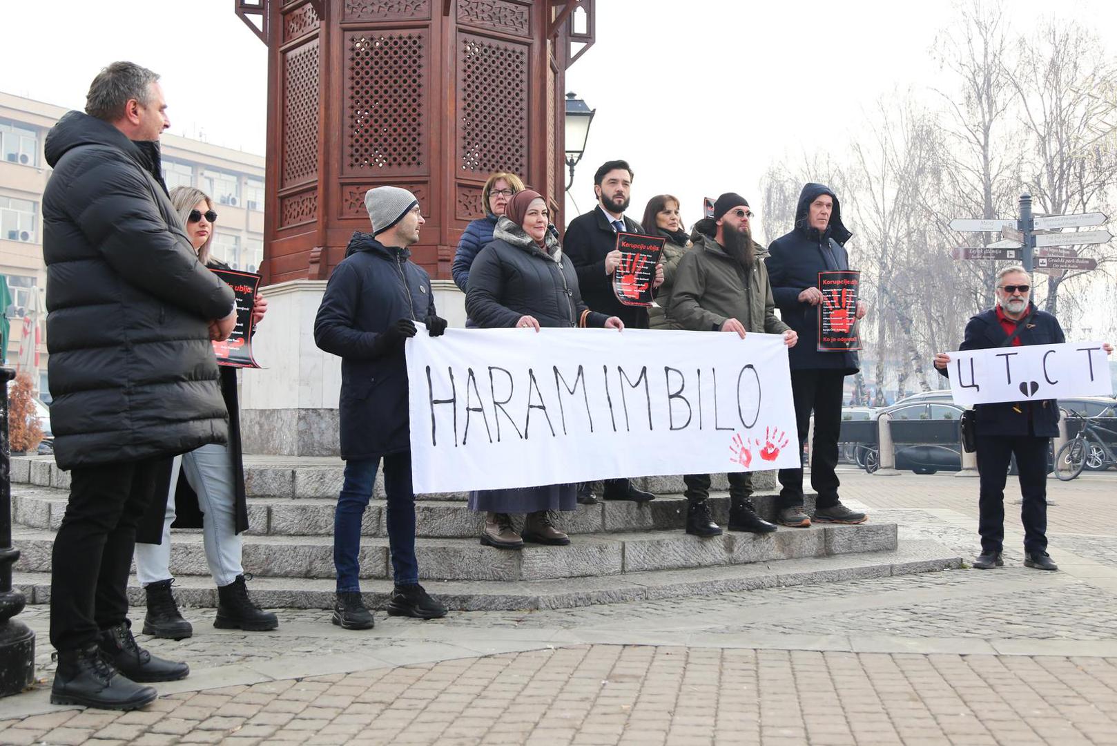 03, January, 2025, Novi Pazar -The citizens of Novi Pazar gathered in front of Sebilj this Friday as part of the "Stop, Serbia" campaign. Photo: Elmedin Hajrovic/ATAImages

03, januar, 2025, Novi Pazar - Gradanji Novog Pazara su se i ovog petka okupili isped Sebilja u skoplu akcije "Zastani, Srbijo". Photo: Elmedin Hajrovic/ATAImages Photo: Elmedin Hajrovic/ATA Images/PIXS/PIXSELL