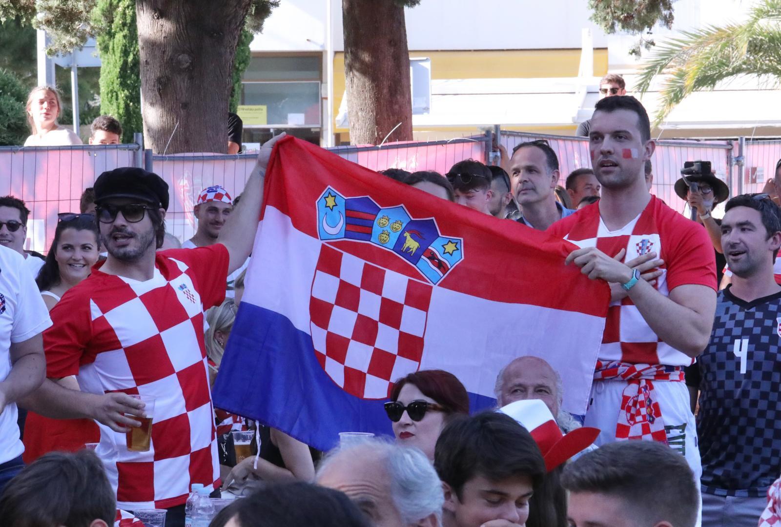 28.06.2021.,Split - Navijaci u fan zoni na splitskom Zvoncacu prate utakmicu izmedju Hrvatske i Spanjolske.
Photo:Ivo Cagalj/PIXSELL