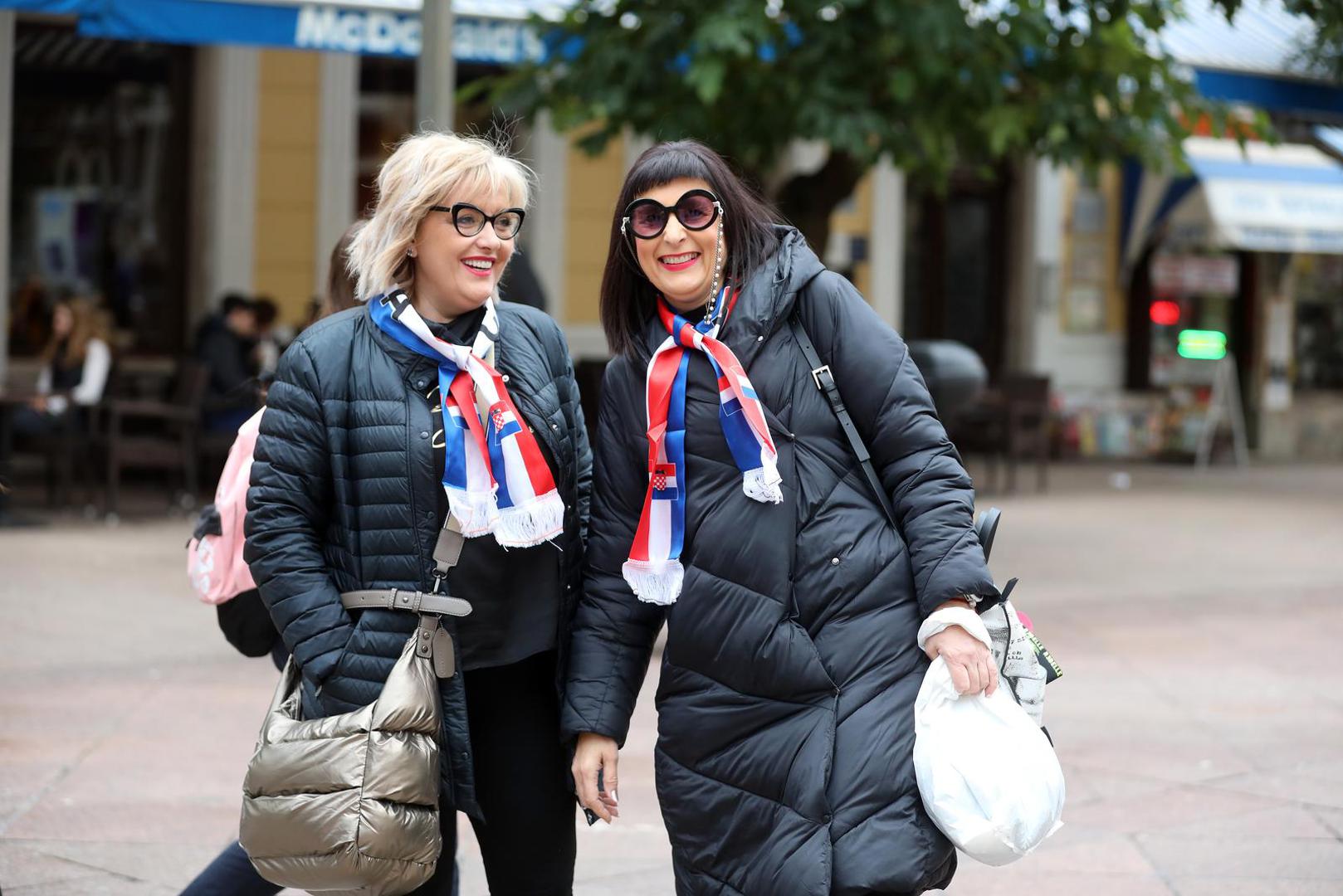 23.11.2022., Rijeka - Rijecani po kaficima na Korzu prate prijenos nogometne utakmice Hrvatska - Maroko.  Photo: Goran Kovacic/PIXSELL