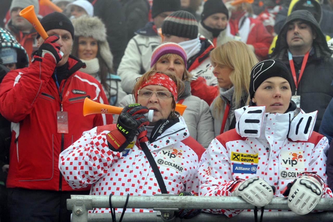 '04.01.2011., Sljeme, Zagreb, Hrvatska -  Prva slalom voznja zenske utrke Snow Queen Trophy za FIS Svjetski kup.  Marica Kostelic, Elin Margaret Arnarsdottir Photo: Goran Stanzl/PIXSELL'