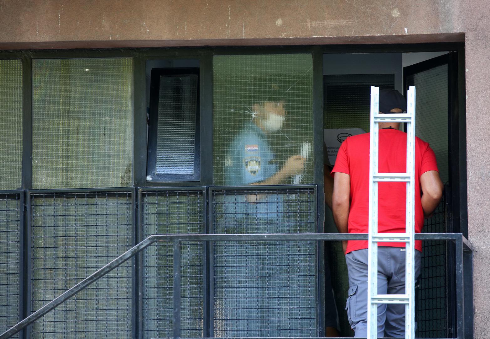 11.08.2021., Zagreb - Stanari zgrade u Alabaharijevoj ulici pobunili su se protiv postavljanja repetitora na vrh njihove zgrade. 
Photo: Zeljko Hladika/PIXSELL