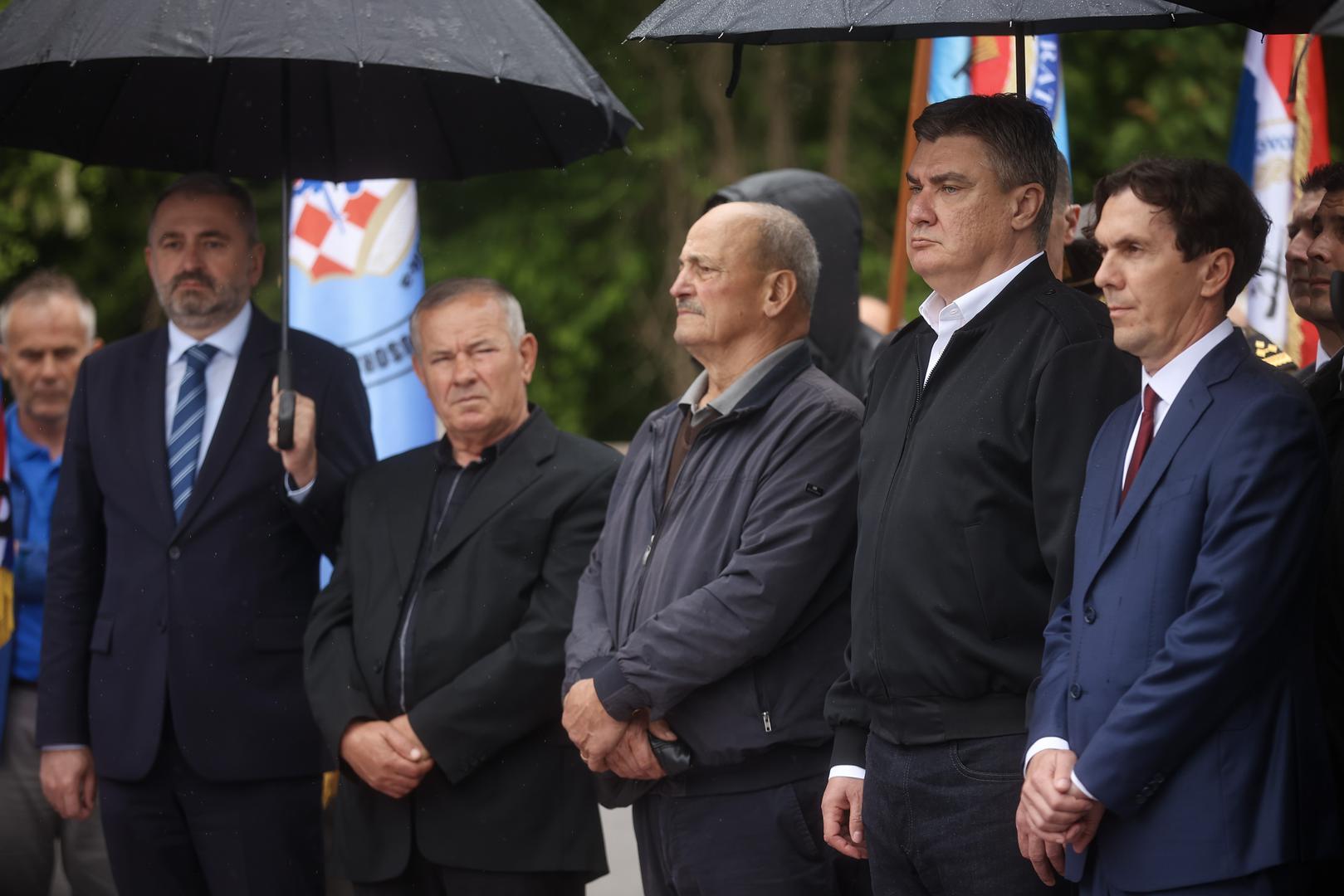 15.05.2023., Usora, Bosna i Hercegovina - Predsjednik Republike Hrvatske Zoran Milanovic polozio je vijenac i zapalio svijecu ispred Spomen obiljezja svim poginulim braniteljima Usore. Photo: Armin Durgut/PIXSELL