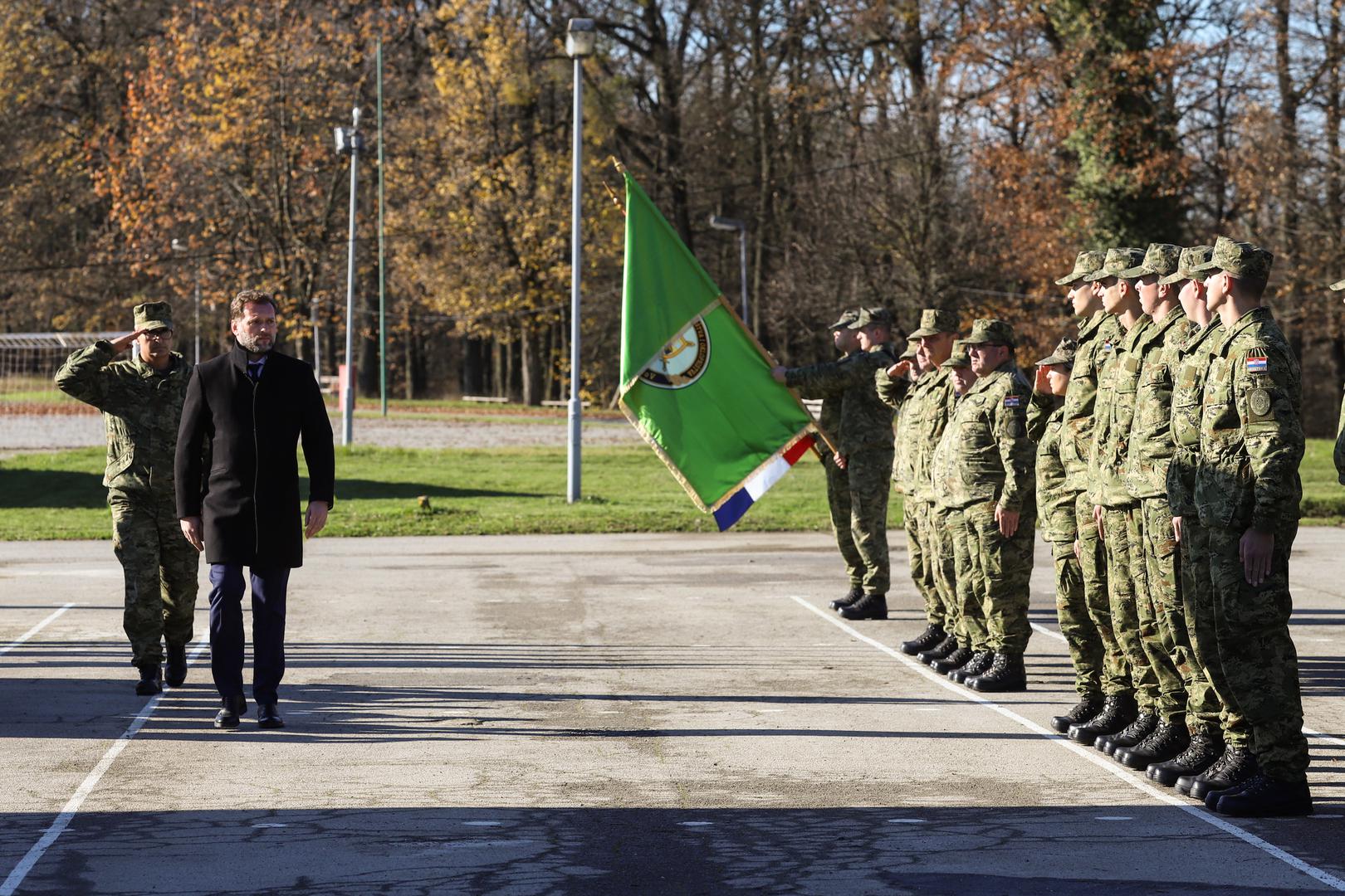 25.11.2022., Gasinci - Na vojnom poligonu 'Gasinci', ministar obrane RH Mario Banozic, urucio je 116 ugovora polaznicima 41. narastaja Specijalisticke vojne obuke (SVO) roda oklopnistva i pjesastva o vojnickoj sluzbi, medu kojima se nalazi i 31 vojnikinja. Ministar Mario Banozic. Photo: Dubravka Petric/PIXSELL