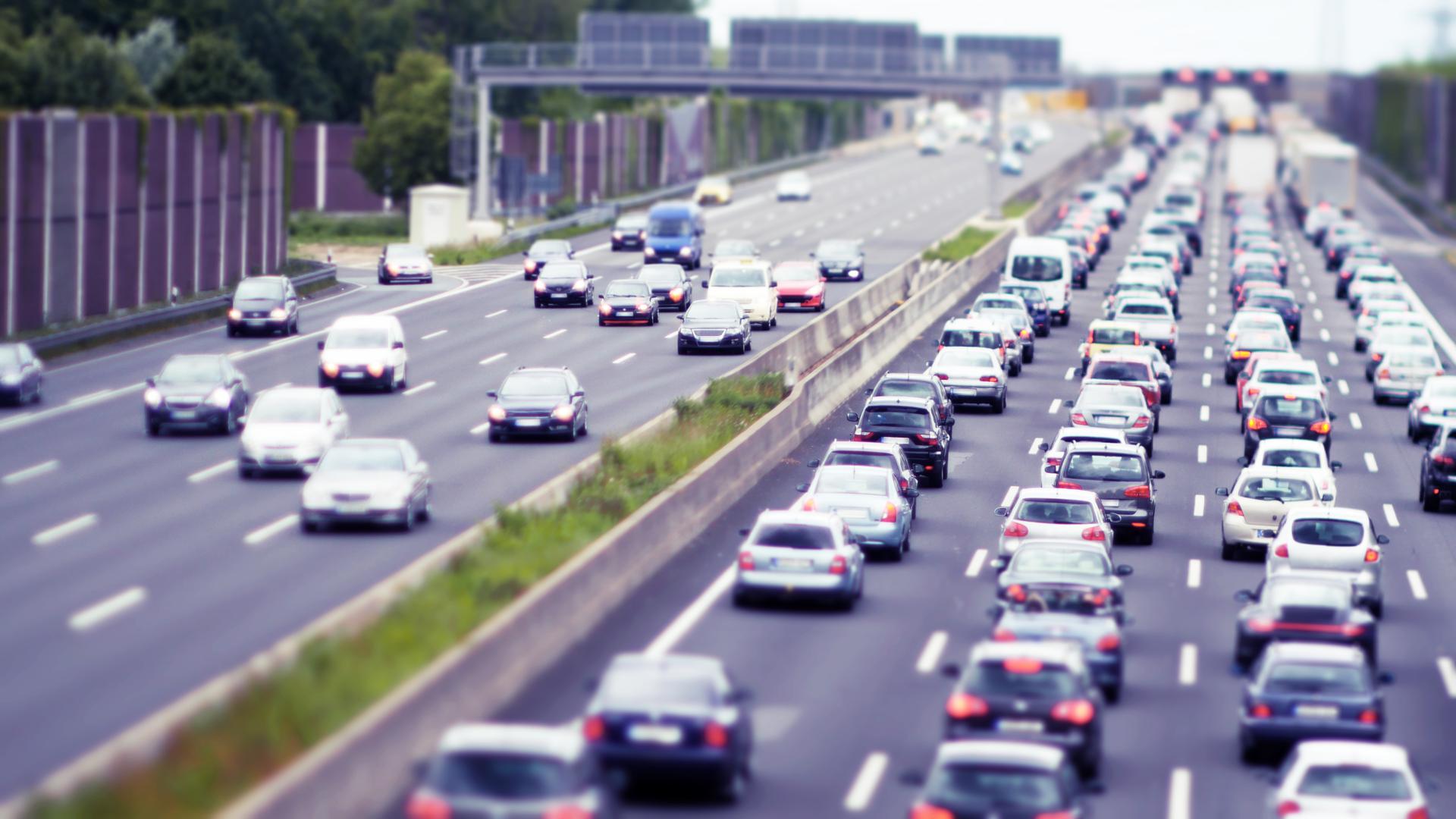 Svako malo čujemo da je netko autocestom vozio u suprotnom smjeru, što je sulud prekršaj. Naravno, neki se to odluče raditi i na brzoj cesti te na cesti namijenjenoj isključivo za promet motornih vozila. 