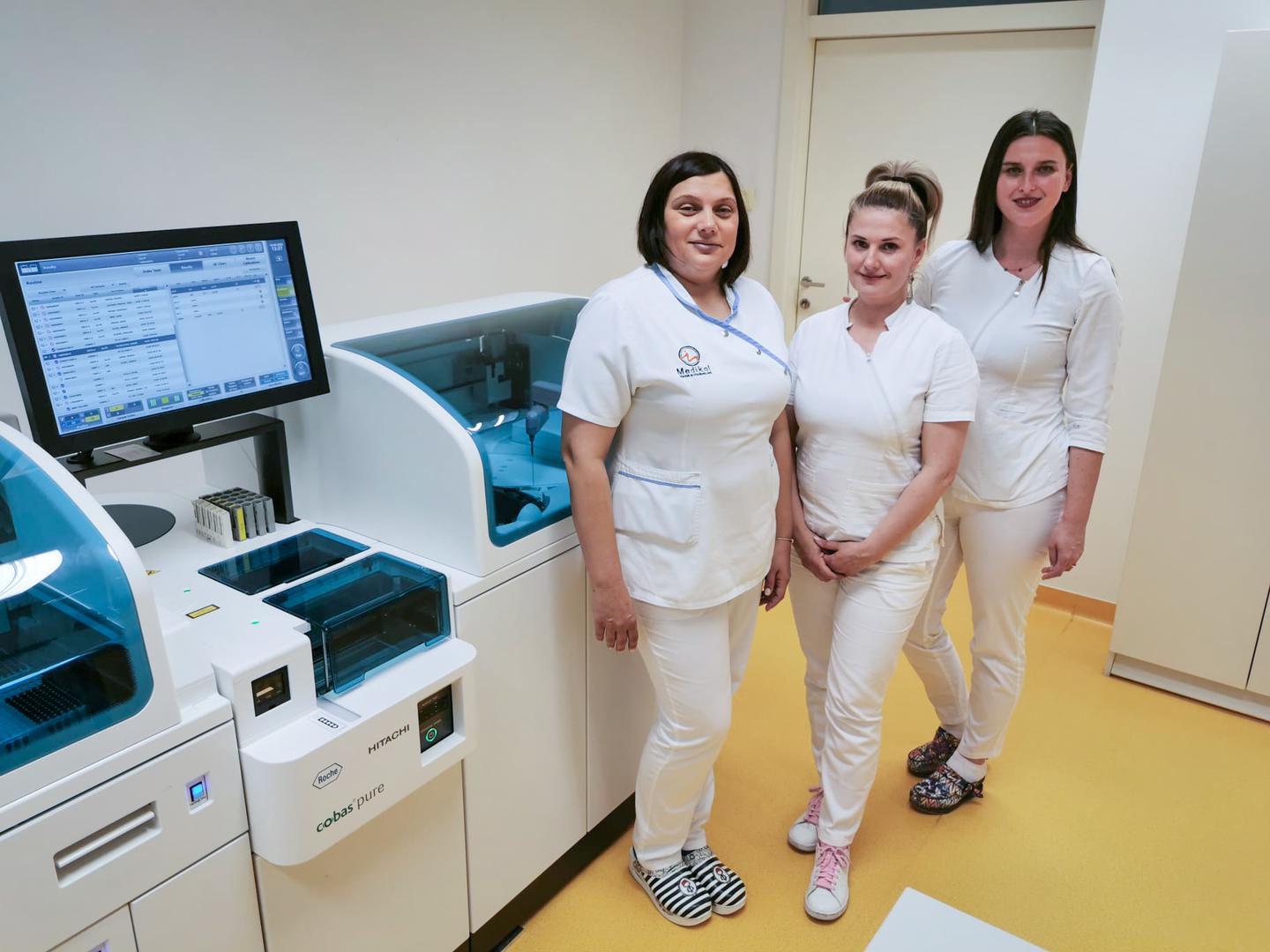 S lijeva na desno - Maja Rajčević zdrav. lab. tehničar, mag. Jelena Vrdoljak, spec. medicinske biokemije i lab.medicine, Mateja Kacun bacc. med. lab. dijagnostike