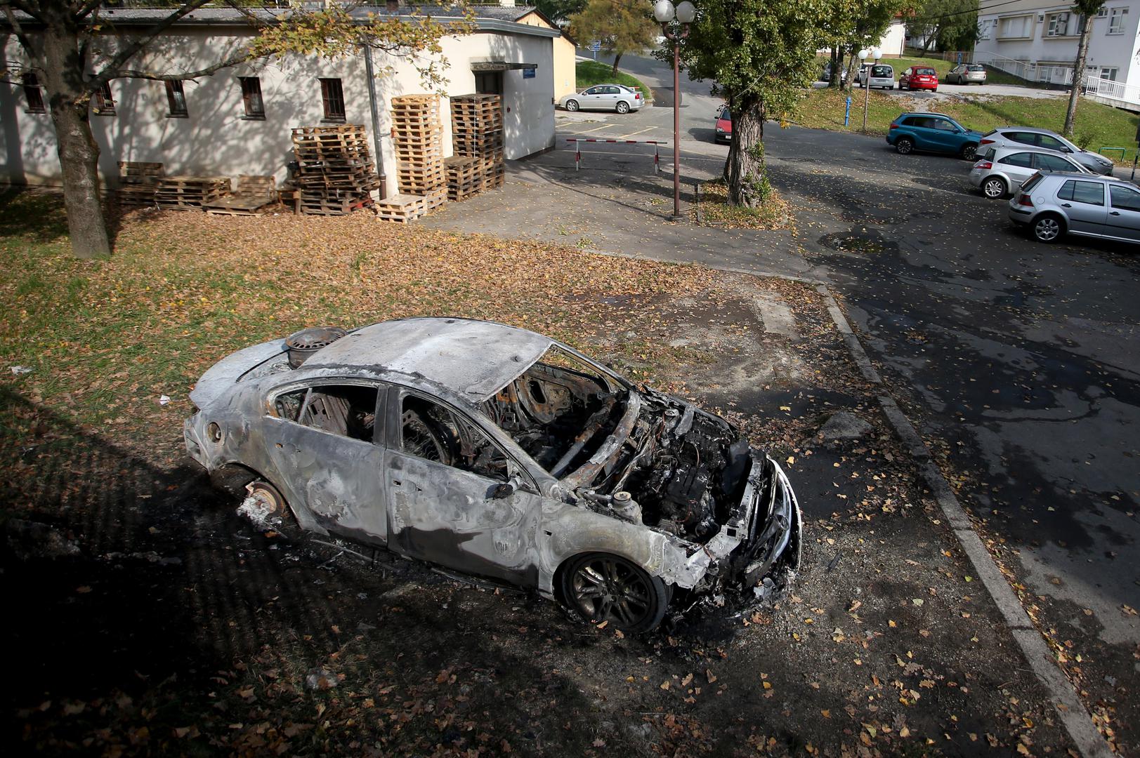 Noćas oko 2,15 sati policija je zaprimila dojavu o požaru na parkiralištu bolnice Sestara milosrdnica. 